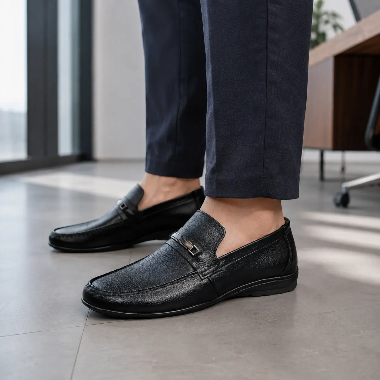 relax-way-su-3-black-slip-on-loafers-lifestyle Relax Way SU-3 men’s black slip-on loafers worn in a smart-casual setting