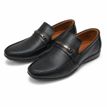 Relax Way SU-3 men’s black slip-on loafers, front three-quarter pair view